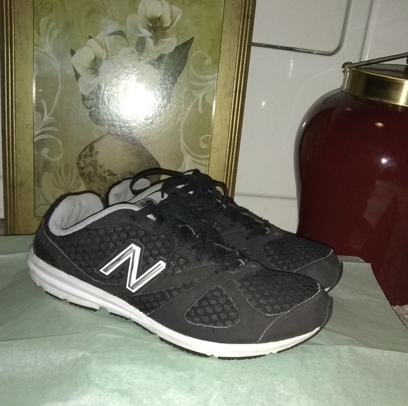 New Balance Men's Athletic Sneakers Size US 11 - Picture 2 of 4